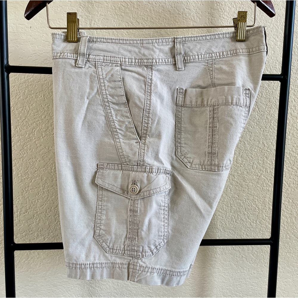 Women’s Eddie Bauer Cargo Shorts Light Beige Tan Size 6 - Picture 3 of 4